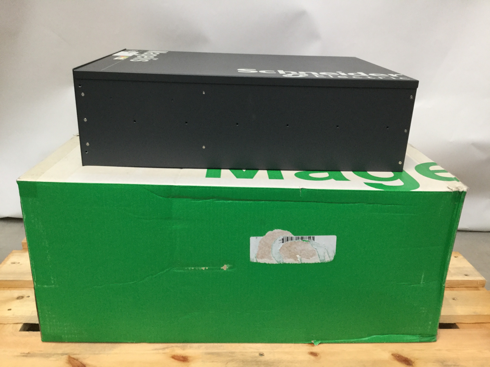 Schneider Electric HMIRSPHXA6701 Rack PC 4U HDD AC 6 Slots New NFP