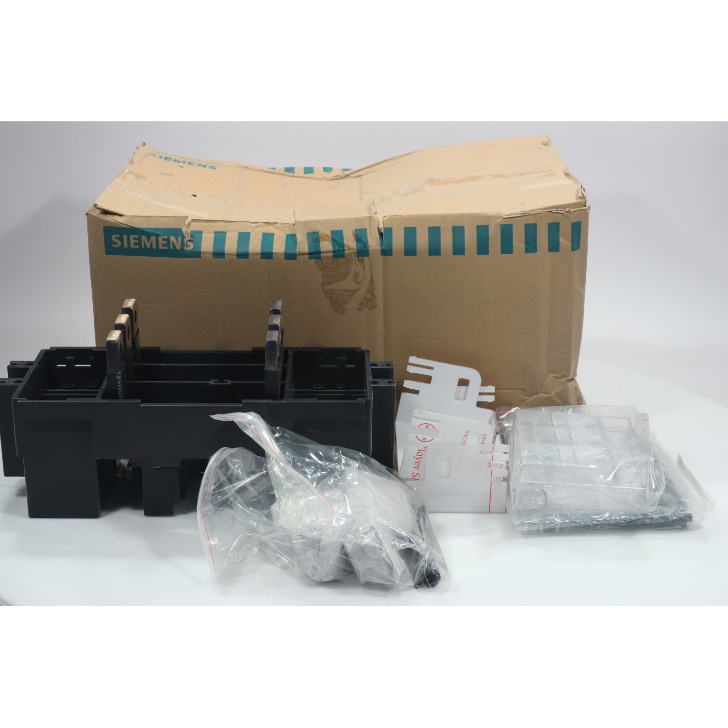 Siemens 3VL9400-4PA30 Plug-In Base Assembly Kit Rear Connection 3-pole Used UFP