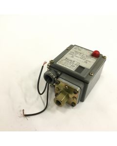 Square-D 9012GAW-5 Pressure Switch Interruptor Used UMP