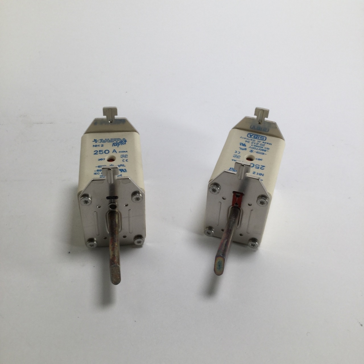 Lenze EFSGR2500ANWN Fuse Schmelzeinsatz 2 Pieces 690-700V 250A New NFP