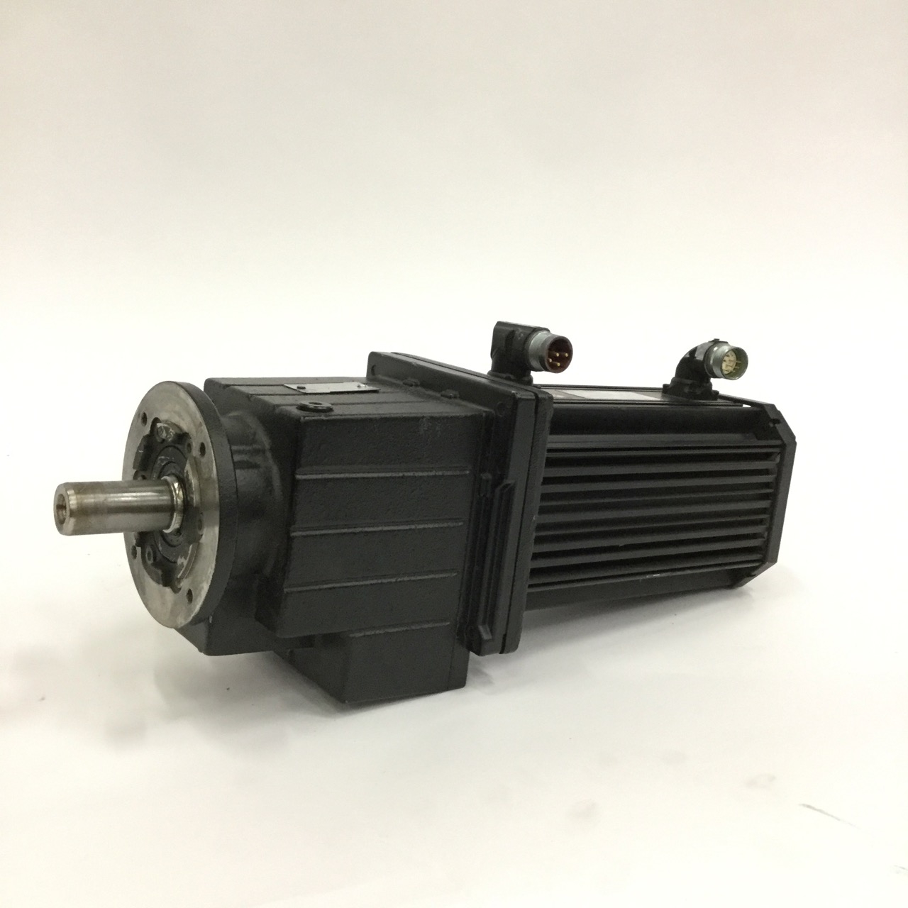 Lenze GST05-2A VCK 071C22 002C MDSKARS071-22 Servo motor 390V 4.4A Used UMP