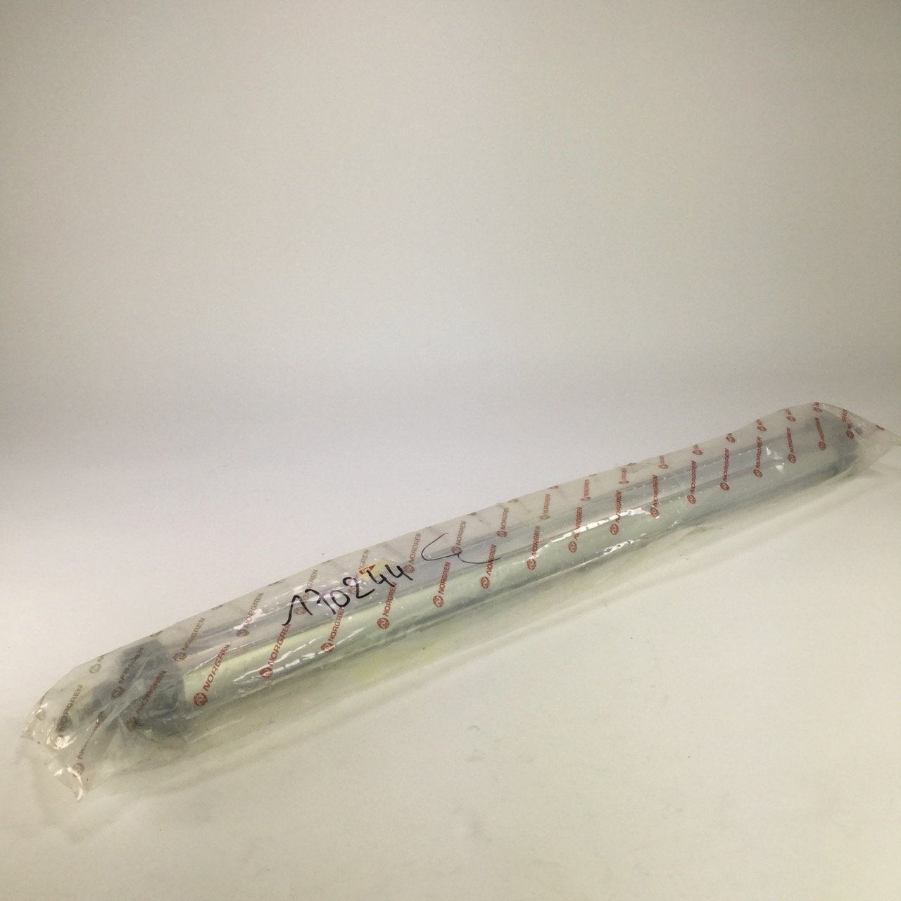 Norgren CA/8040/M/700 Pneumatic Cylinder 40mm bore 700mm stroke New NFP Sealed