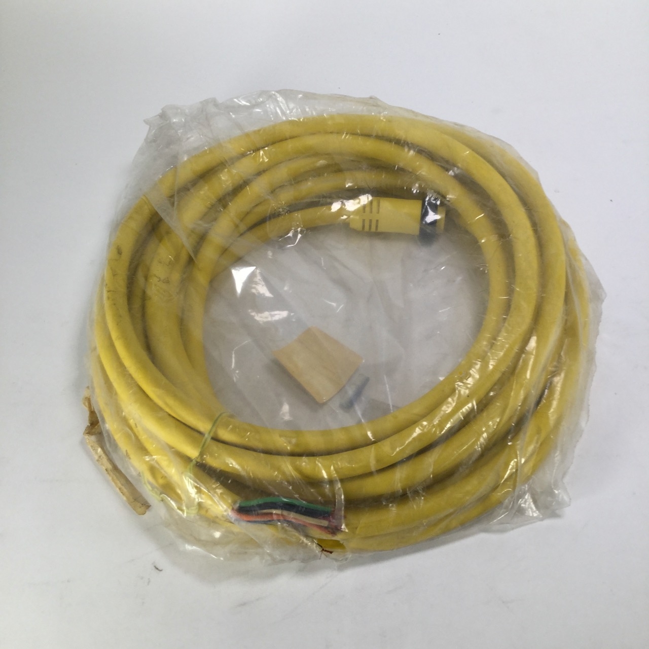 Brad Harrison 301000C11F300 mini change cordset cable female New NFP Sealed