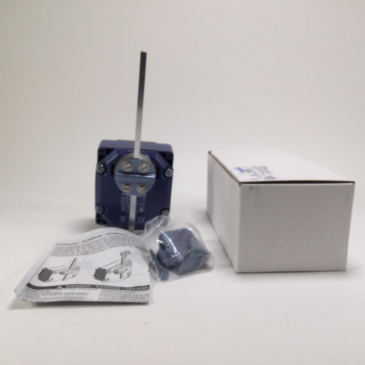 Telemecanique XCRA51 OsiSense XC Limit switch XCR New NFP