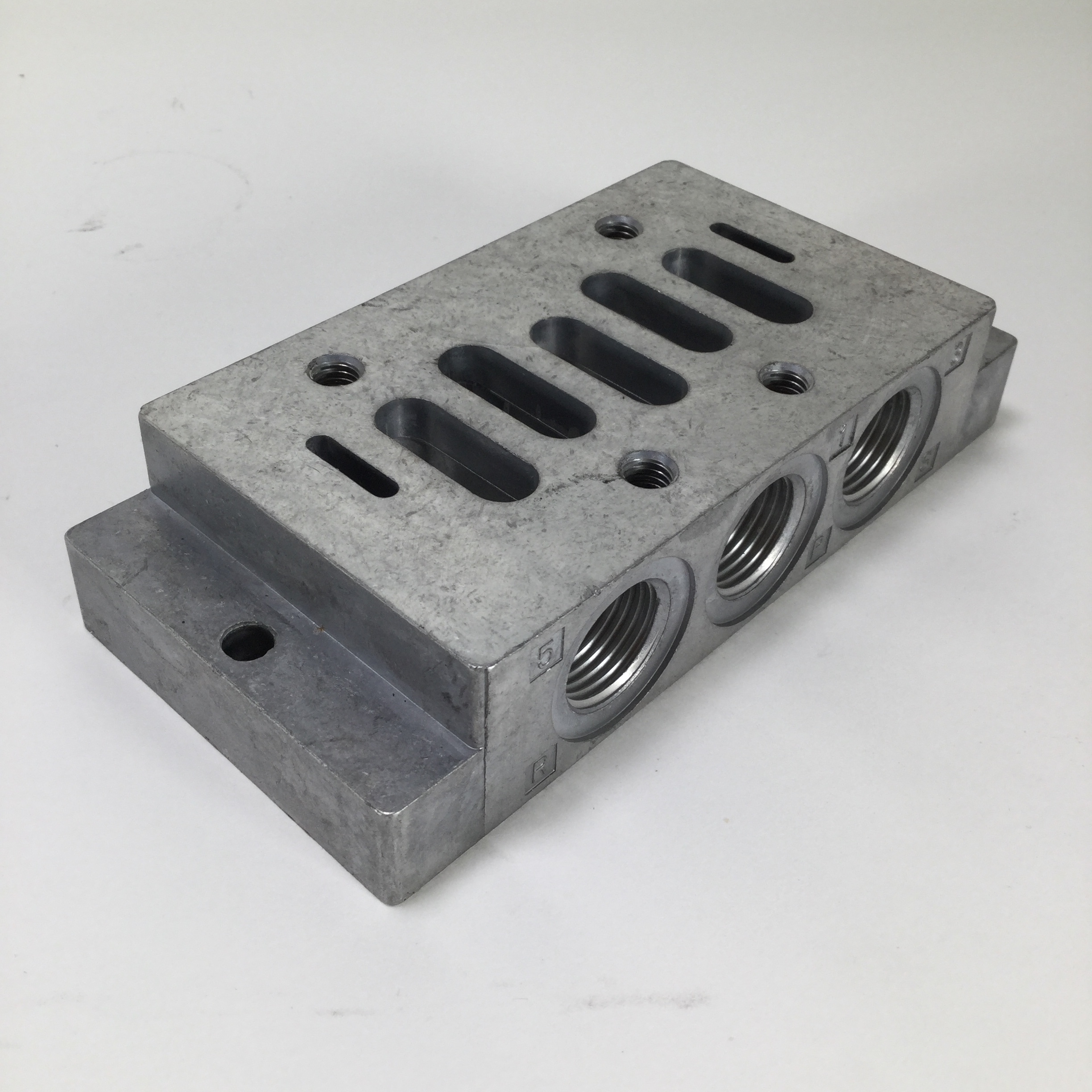 ONE NEW VDMA 24345-A-3 IN BOX FESTO VDMA 24345 B3 SUB BASE