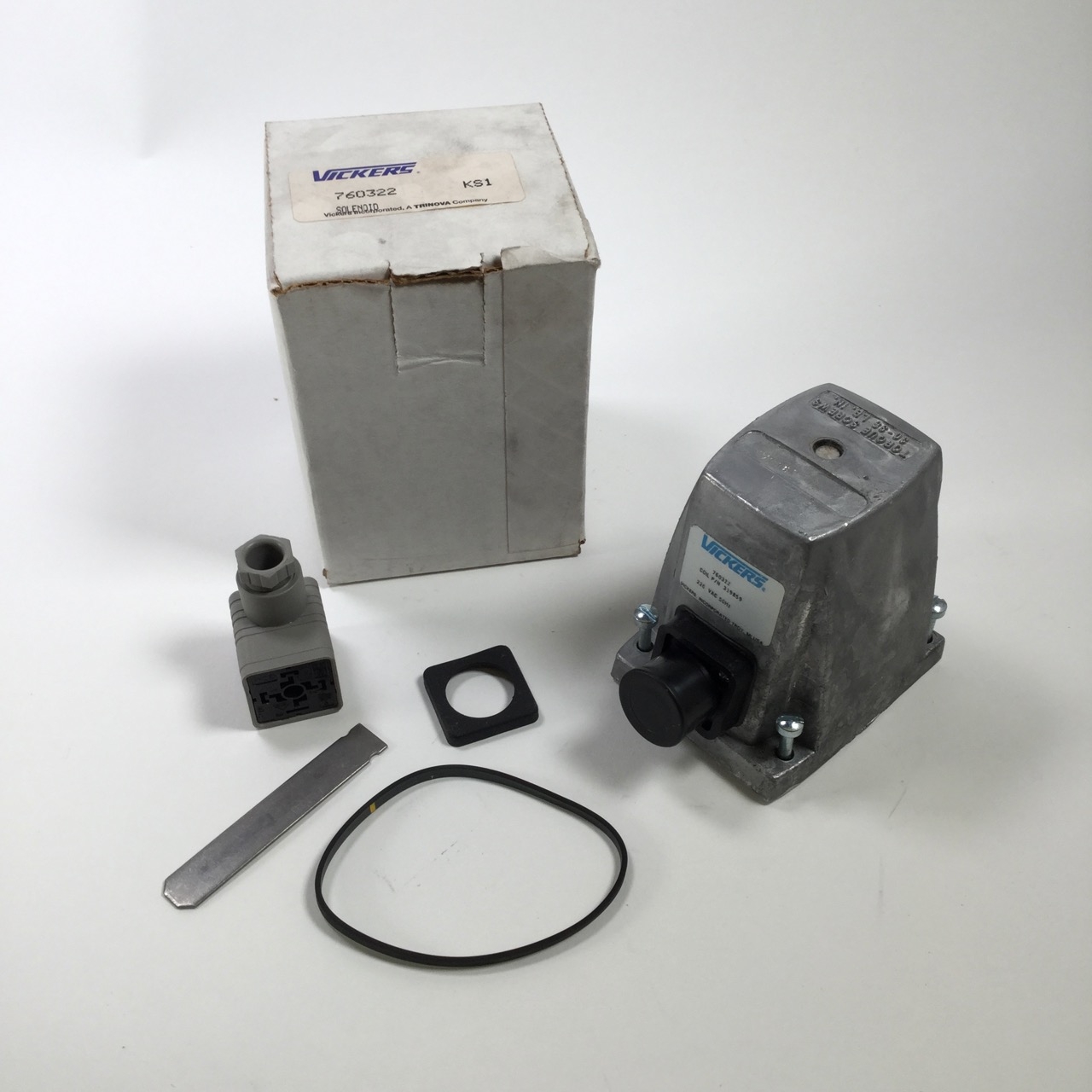 Vickers 760322 solenoid valve ventil New NFP