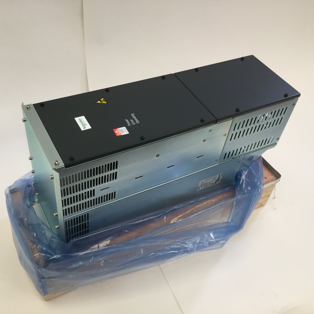 Schneider Electric VW3A7106 Resistance braking unit 75kW Altivar Process New NFP