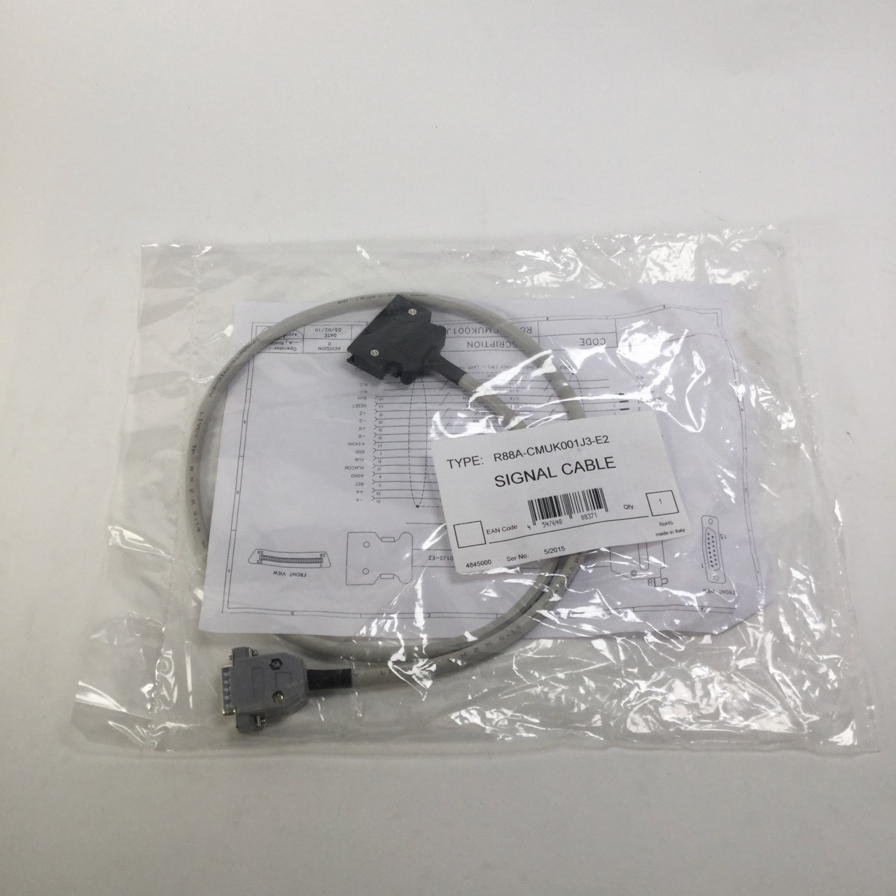 Omron R88A-CMUK001J3-E2 Connecting Signal cable New NFP Sealed