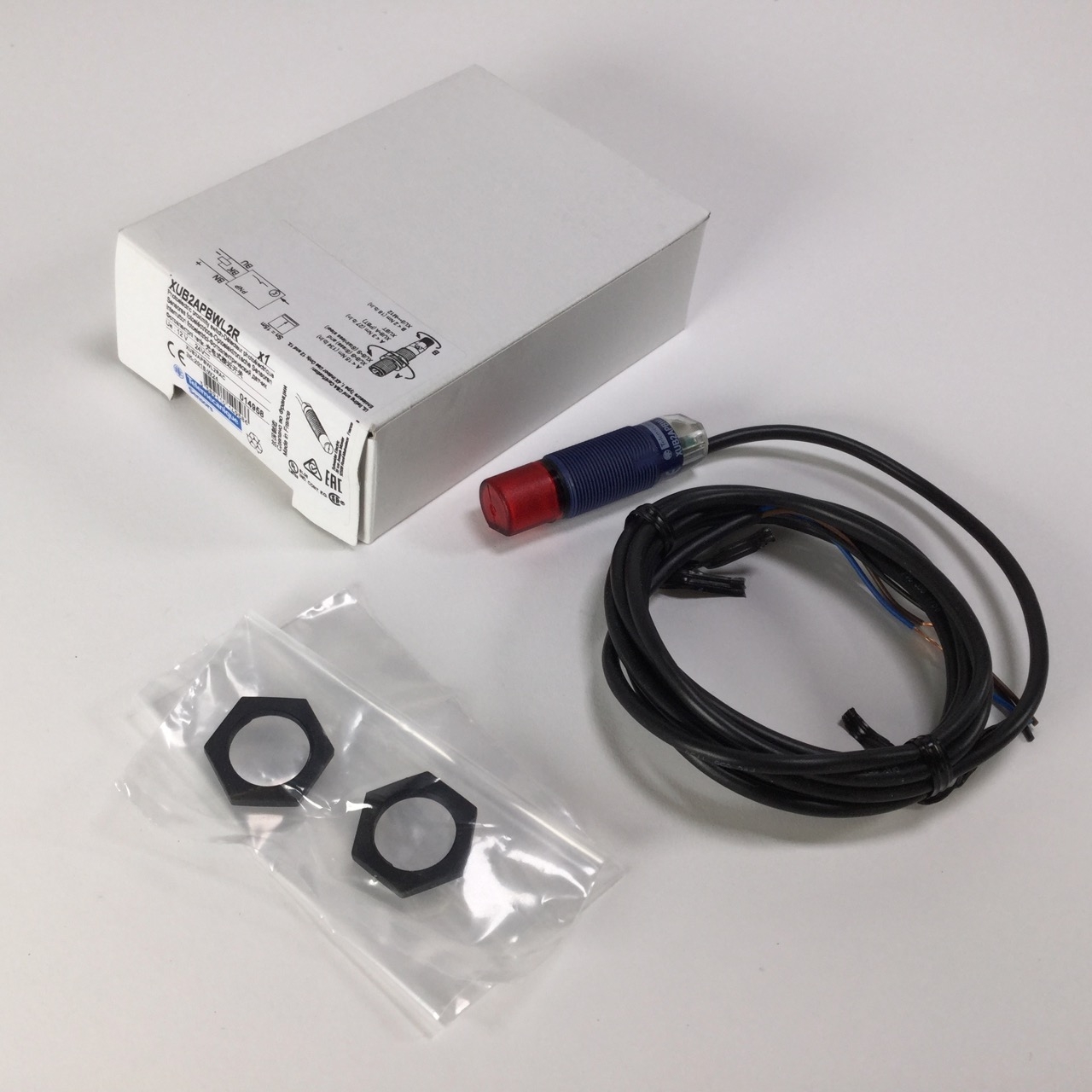 Telemecanique XUB2APBWL2R Photo-electric sensor cable 2m OsiSense New NFP