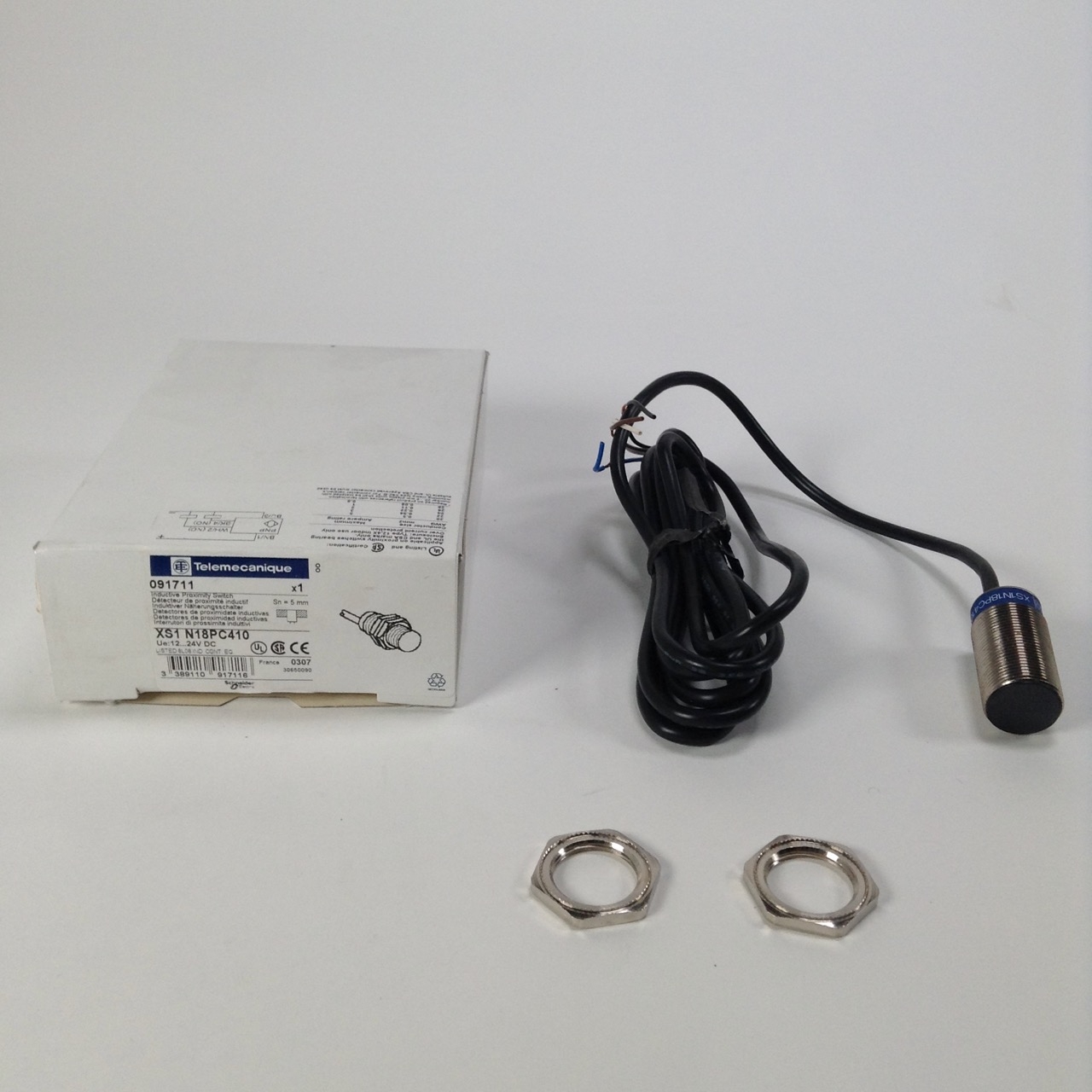 Telemecanique XS1 N18PC410 inductive proximity swtich New NFP