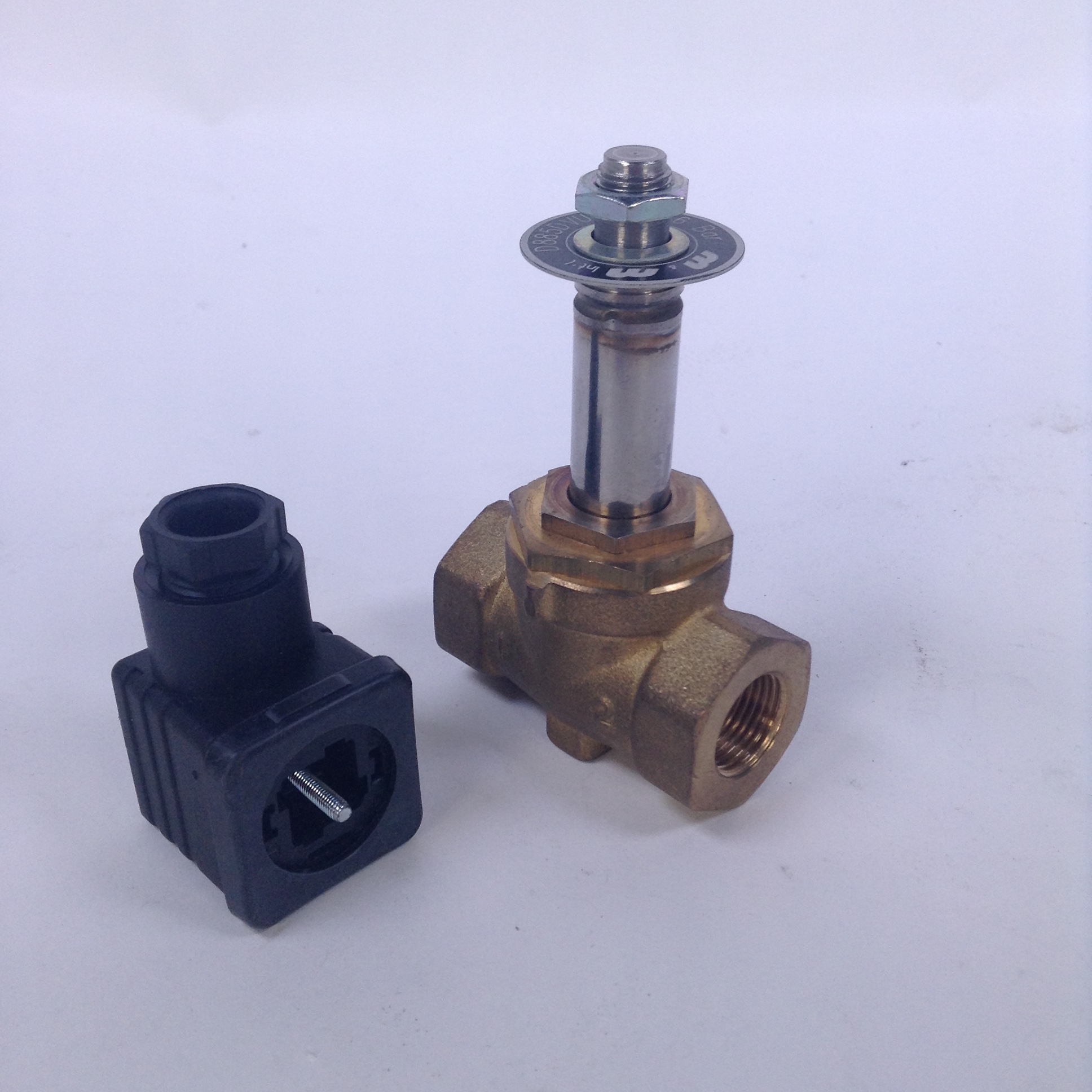 M&M International D885DVU 3/8 24dc 2way solenoid valve NEW NFP