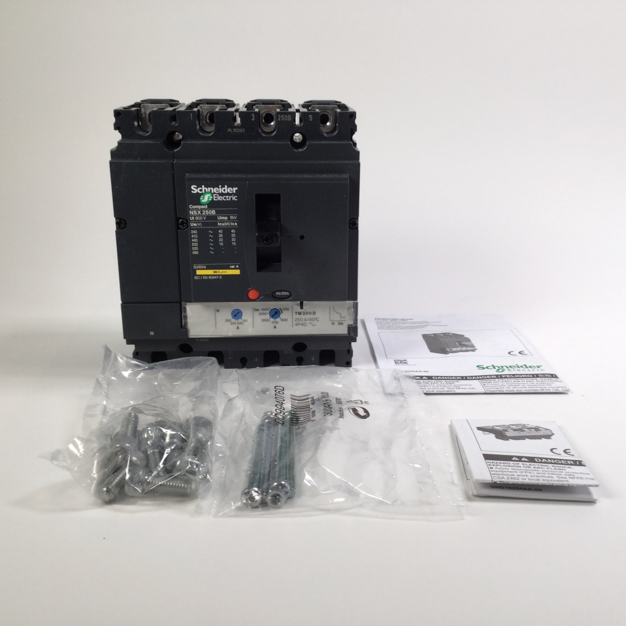 Schneider Electric LV431130 Compact NSX Circuit breaker TMD trip unit New NFP