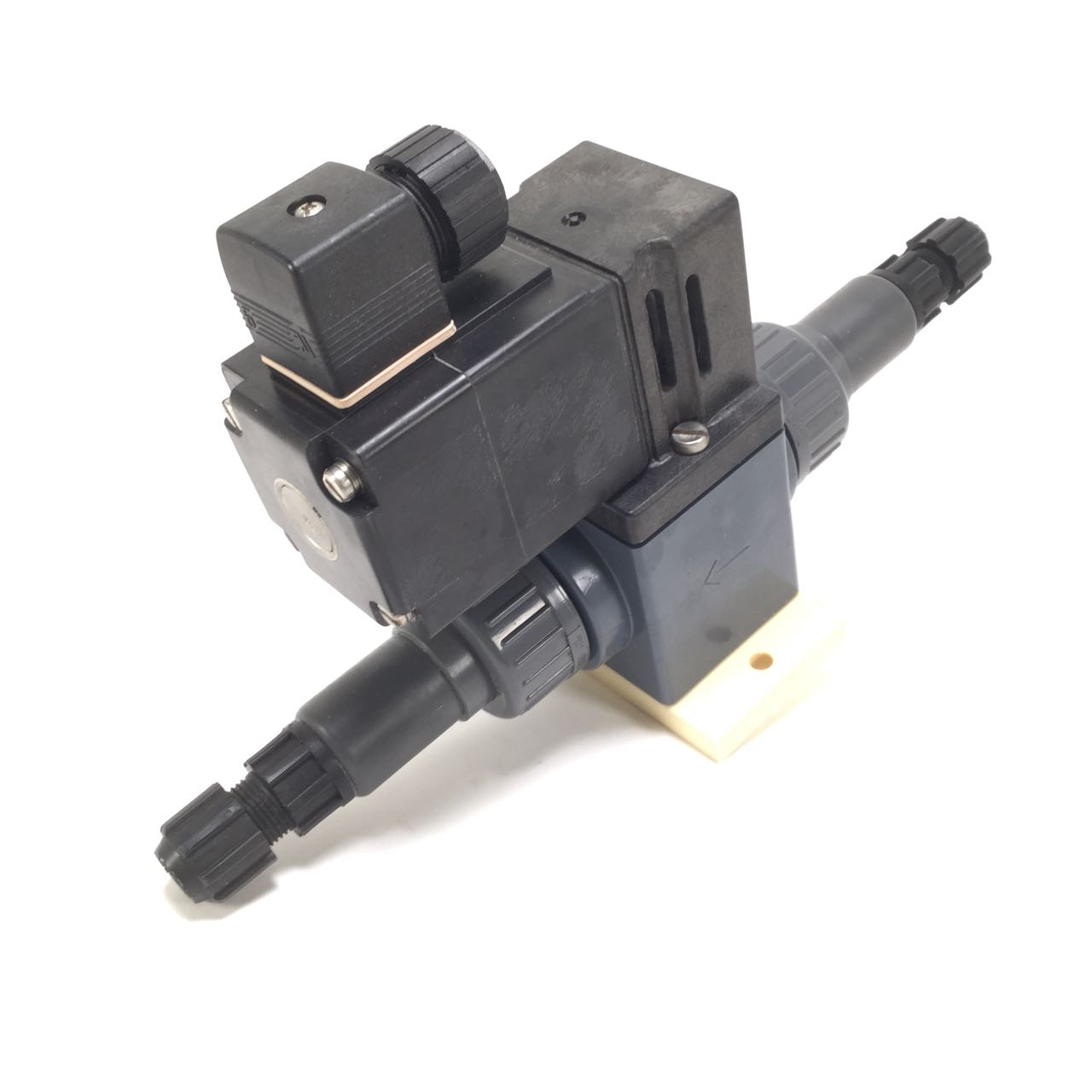 Burkert 00056060 2-2 way solenoid valve New NMP