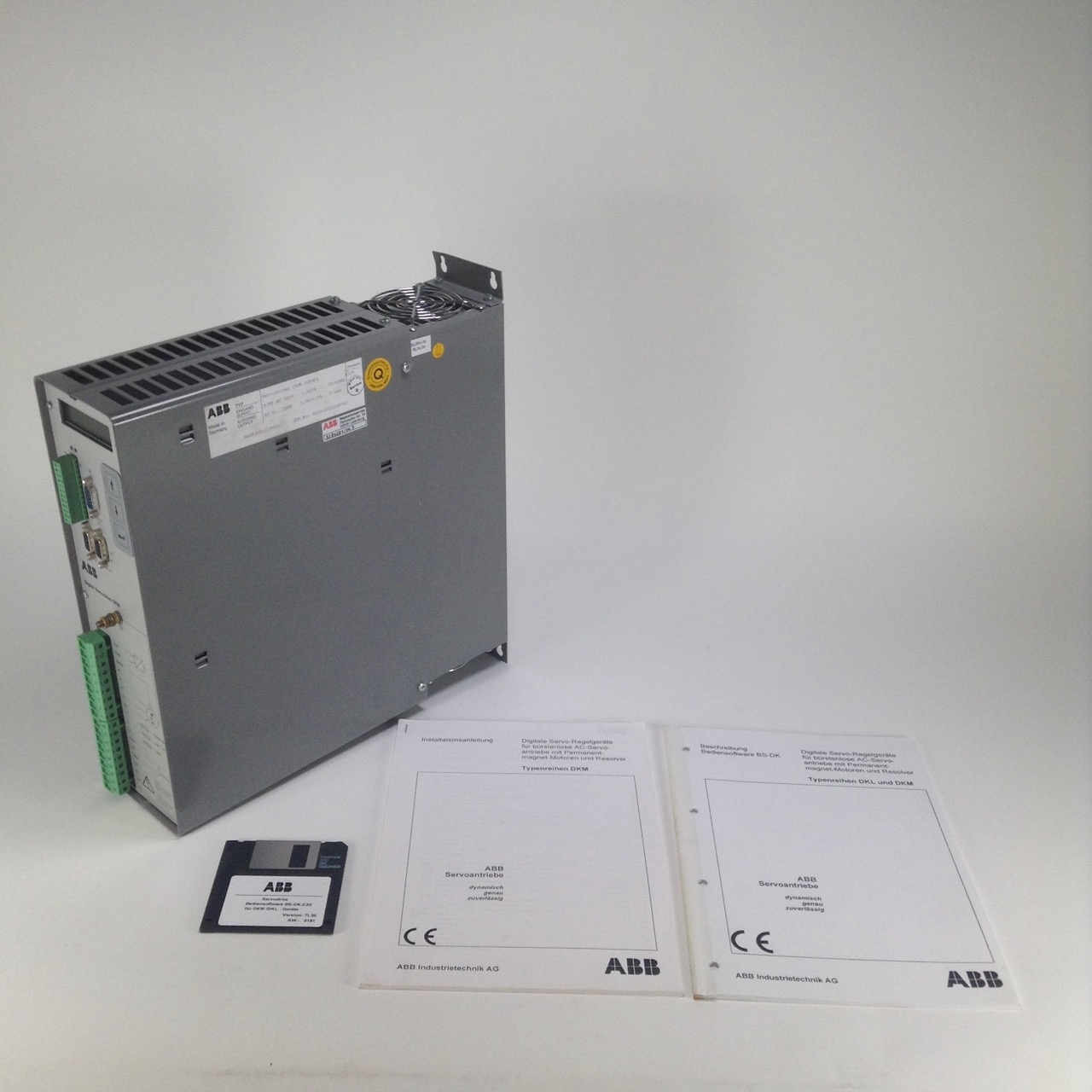 Abb DKM-03001 Servodrive Servoantrieb 50/60Hz 1.8kVa DKM 03001 New NFP