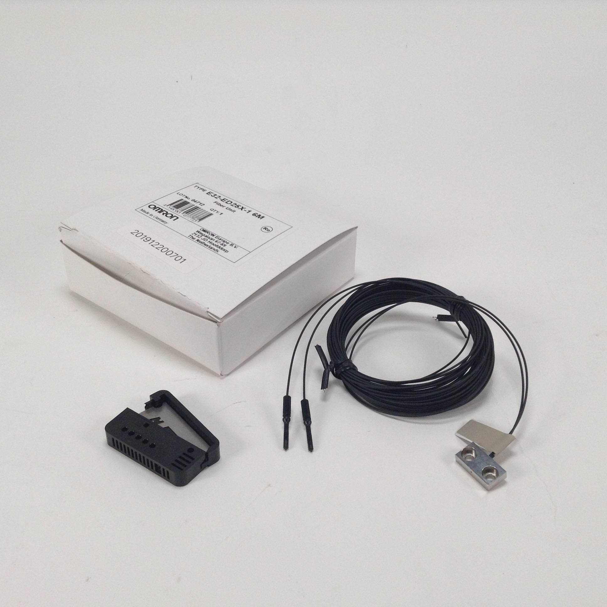 Omron E32-ED25X-1 Fiber unit 6M New NFP