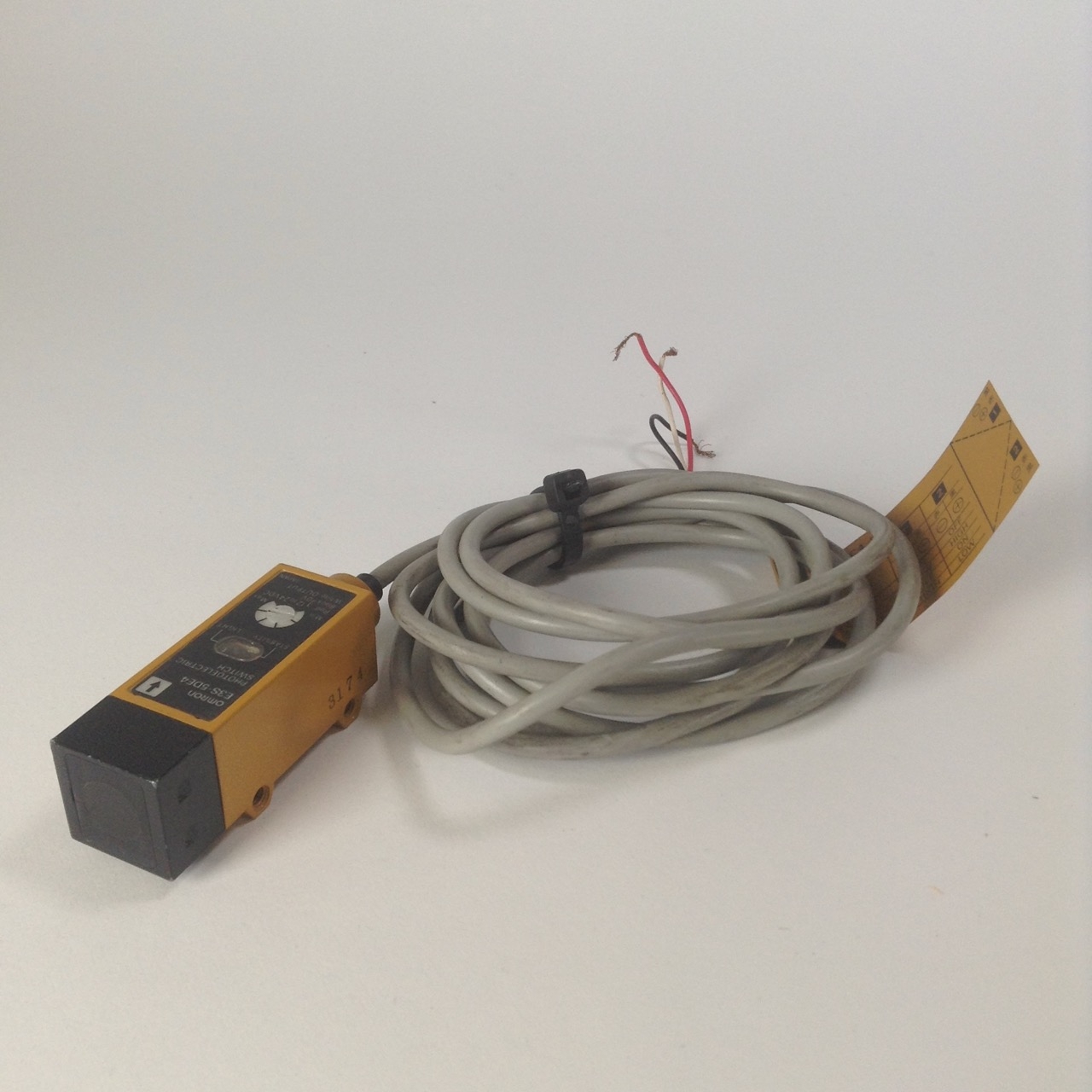 Omron E3S-5DE4 Fotoelektrischer Schalter Fotoelectric Sensor 12-24vdc Used UMP