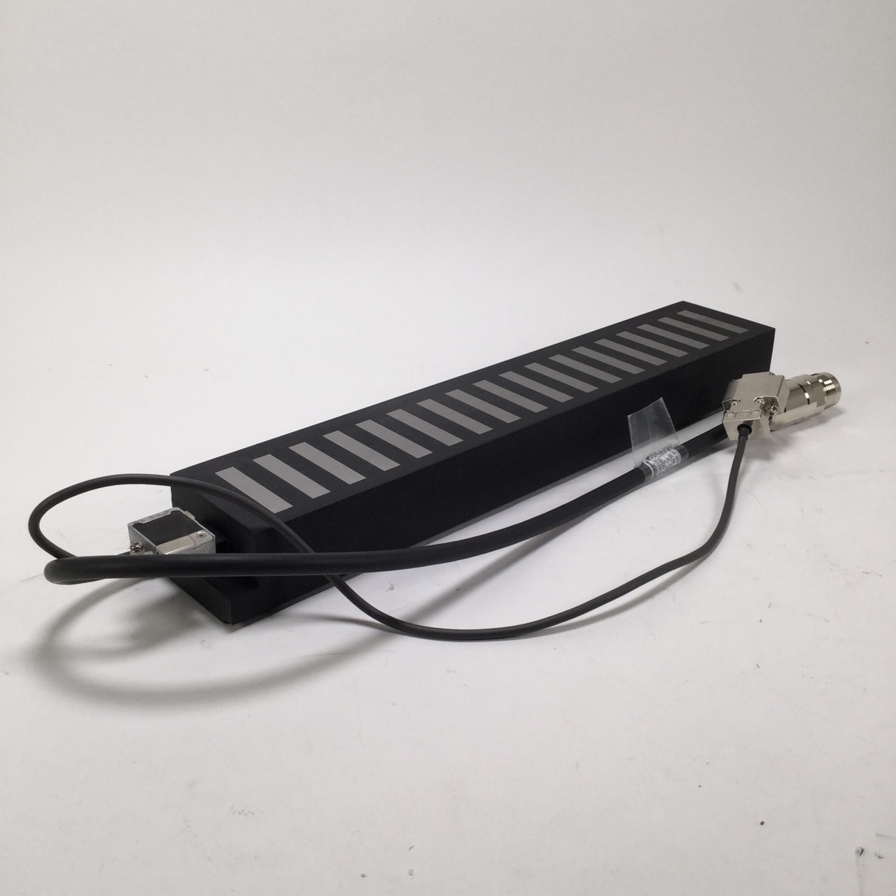 Yaskawa SGLFW-50D380BPD Linear Series 400V 840W 4.5A New NFP