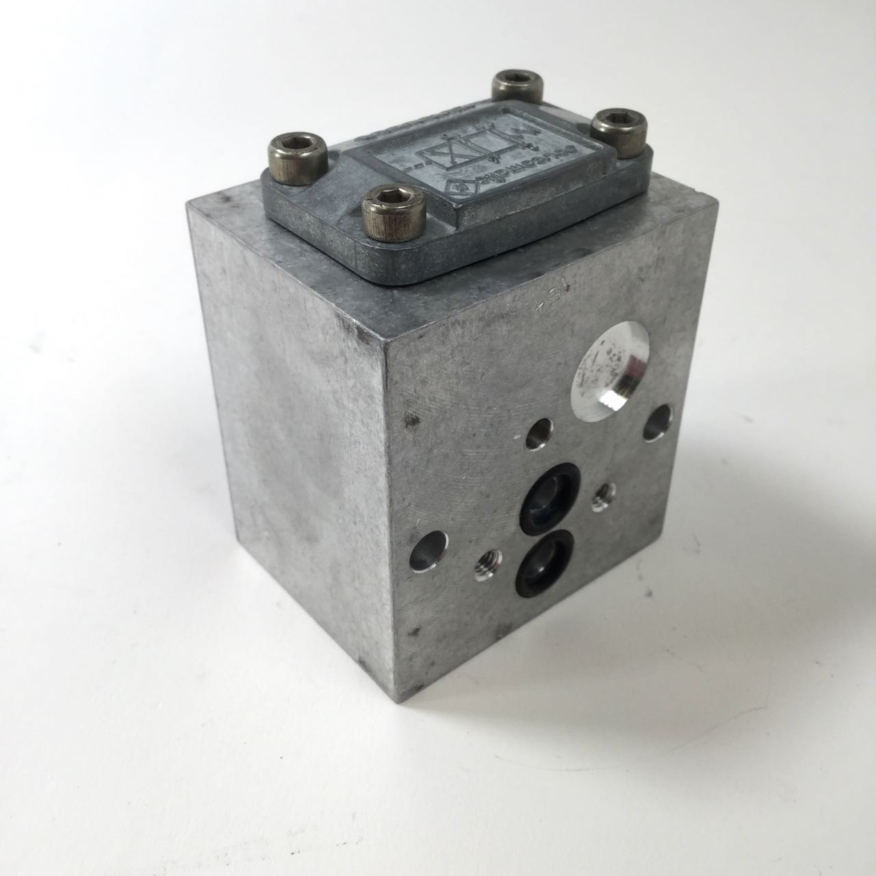 Joucomatic 26190069 poppet valve 4/2 New NMP