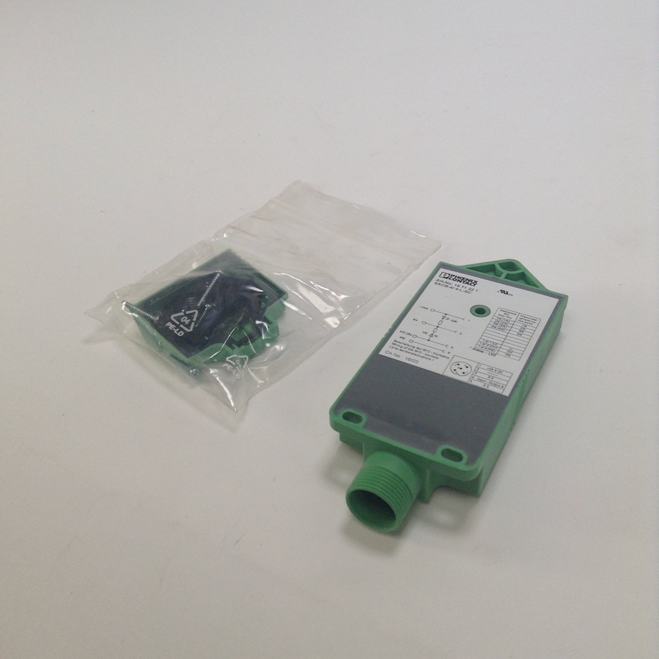 Phoenix Contact 1671221 sensor actuator box SACB-4/4-L-SC Used UMP