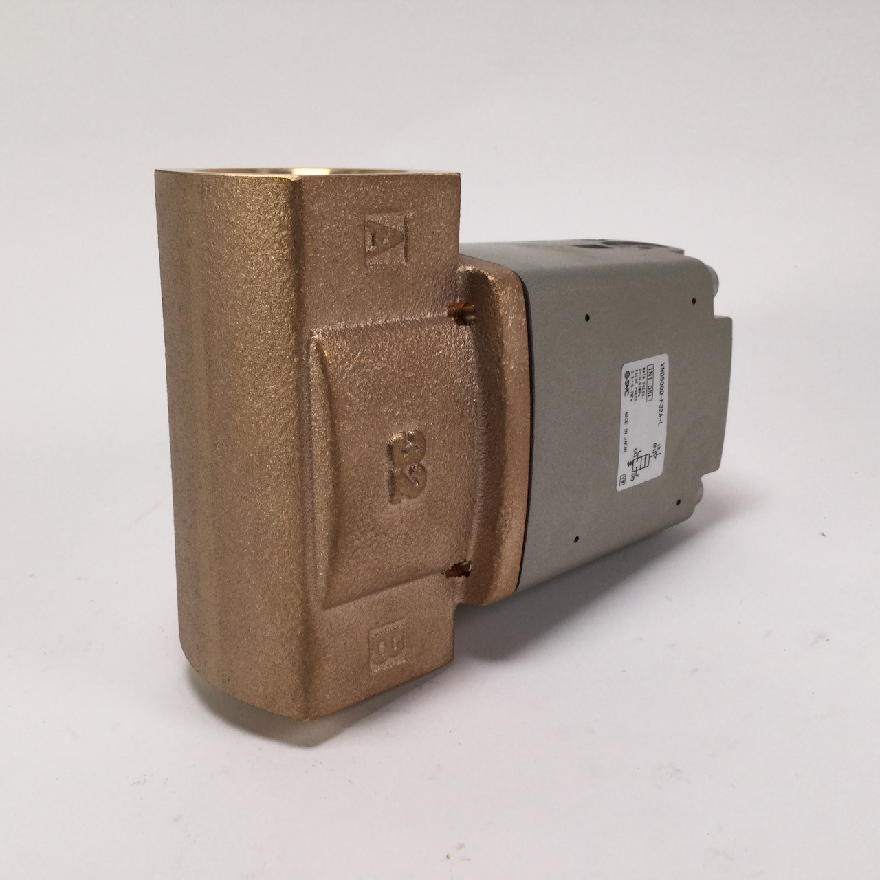 Smc VND500D-F32A-L Pneumatic Valve Ventil 0.97MPa New NMP