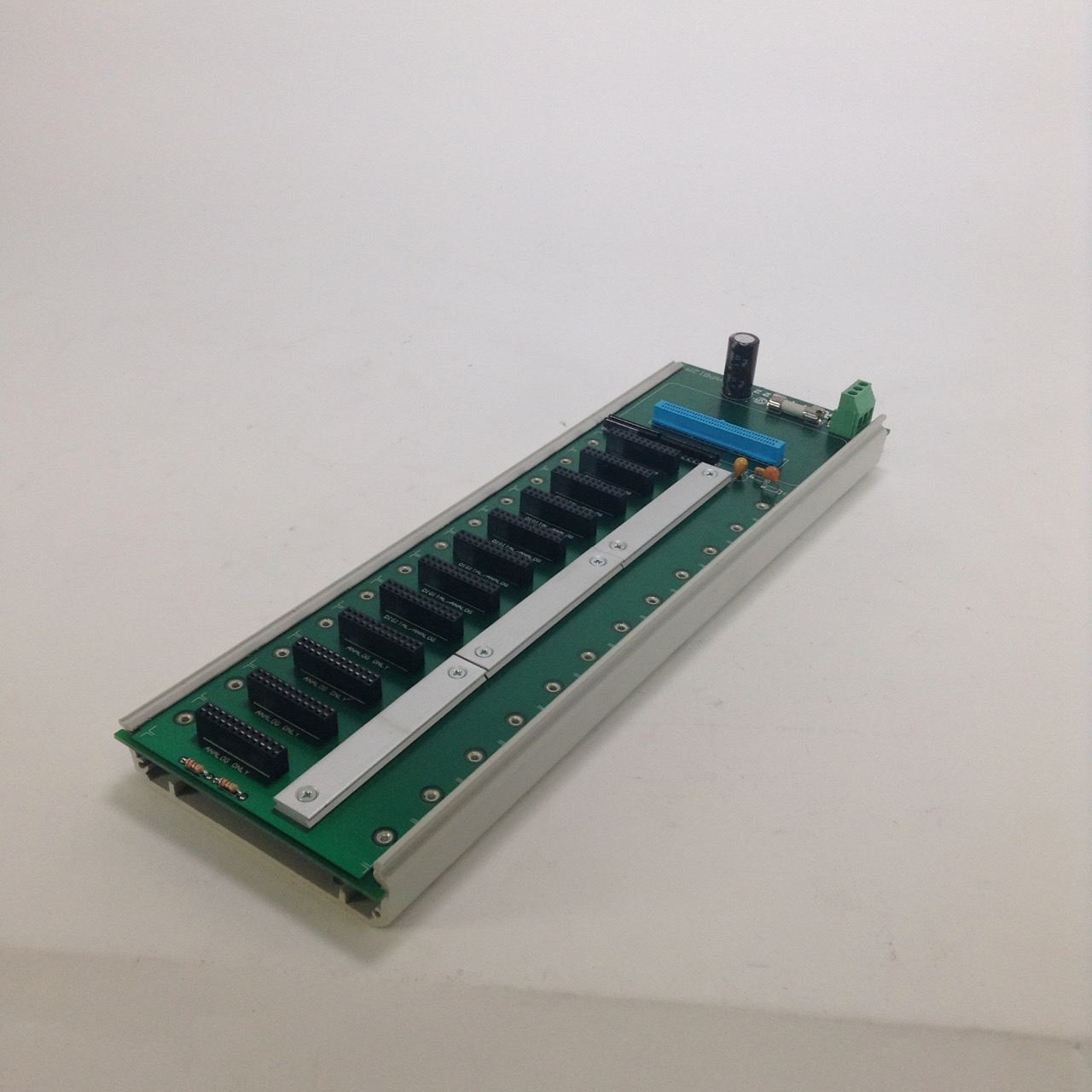 Opto 22 SNAPB12M 12 slot back plane rack Rücken Flugzeug 12 Steckplätze Used UMP