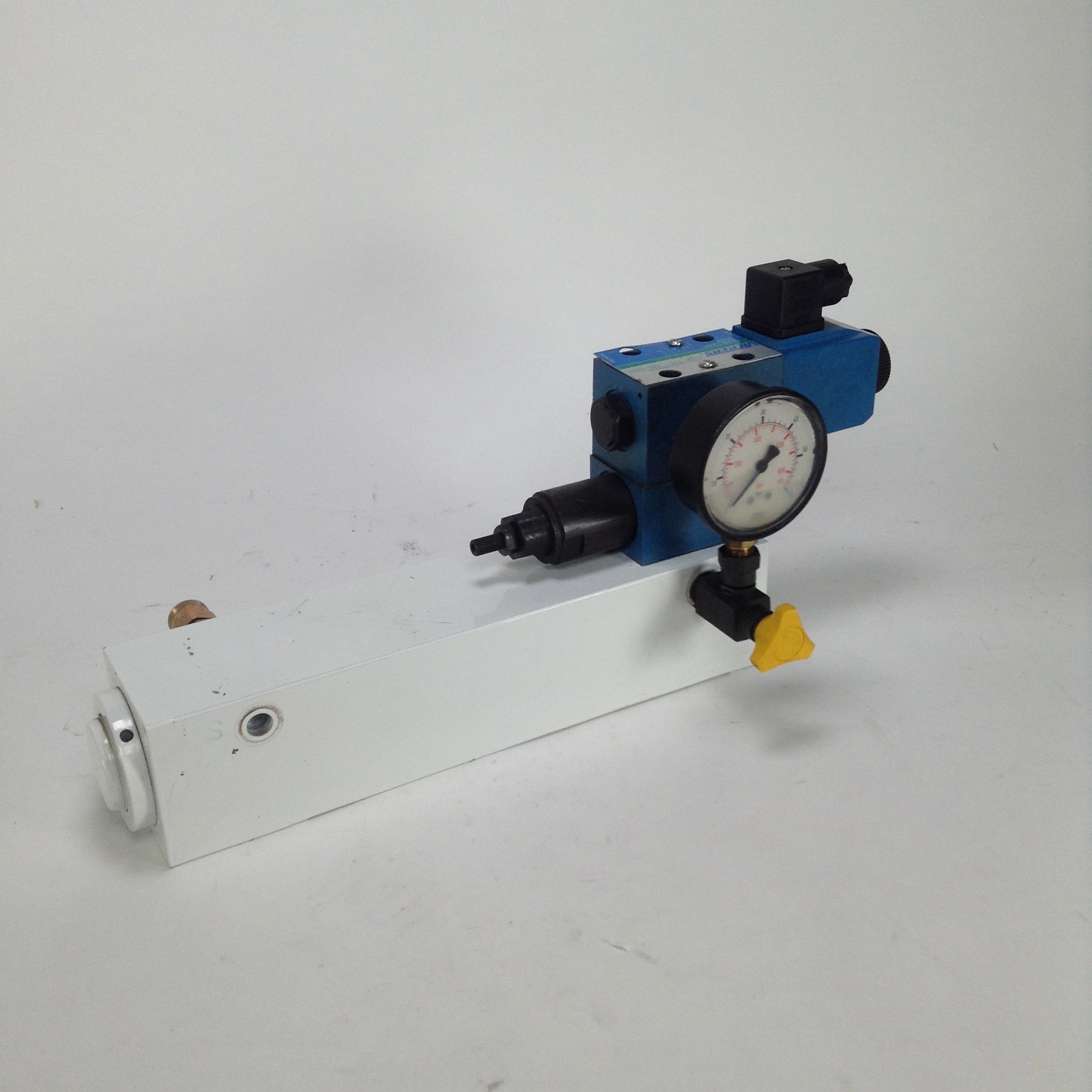 Vickers Valve H507848 24V 30W + DG4V3S2AMUH560 + DGMX23PPCWB40 +booster Used UMP